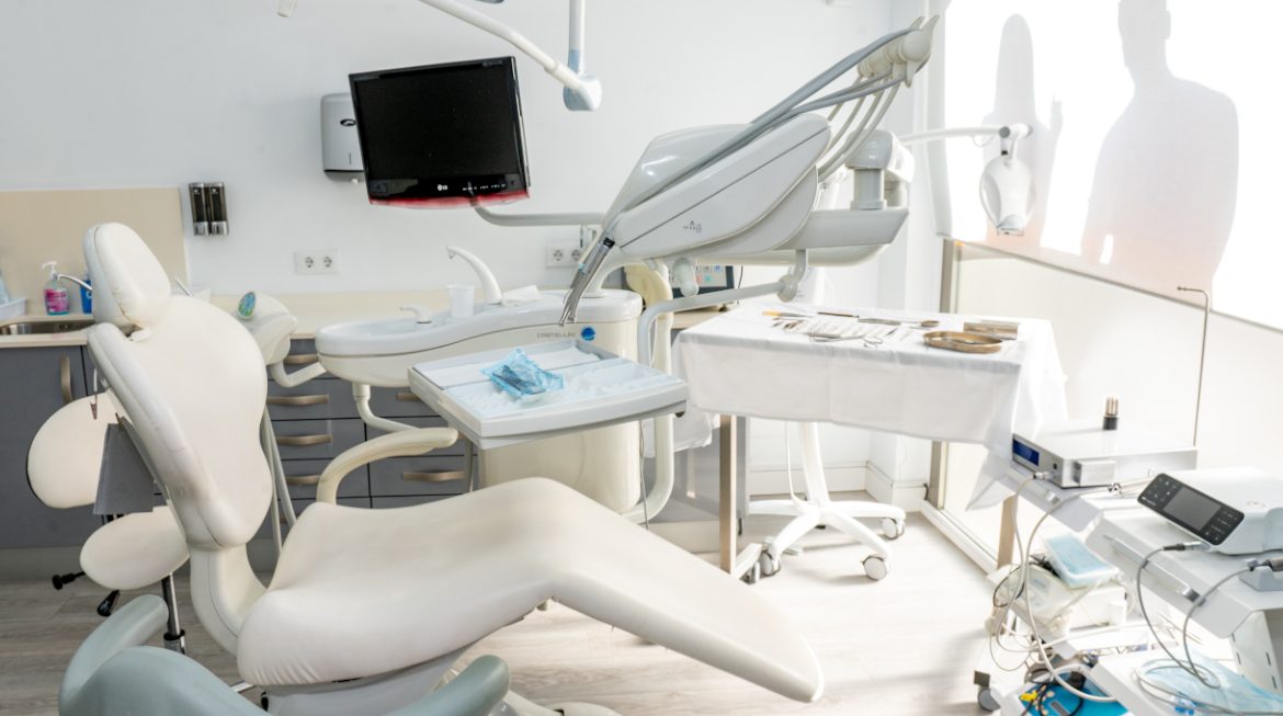 Somos Especialistas en Implantes: Implantología y Carga Inmediata