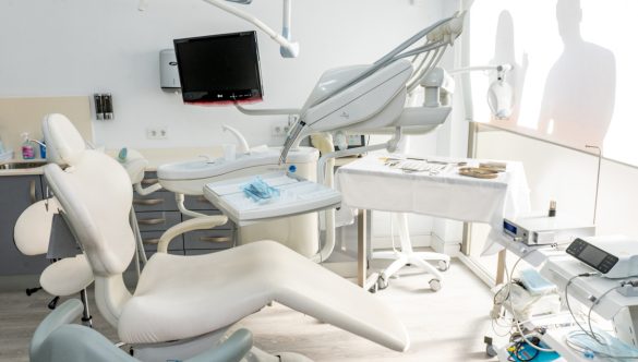 Somos Especialistas en Implantes: Implantología y Carga Inmediata