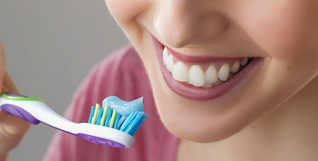 Sarro Dental: Qué es, Cómo se Forma y Cómo Eliminarlo