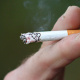 Fumar y los implantes dentales: Riesgos y precauciones